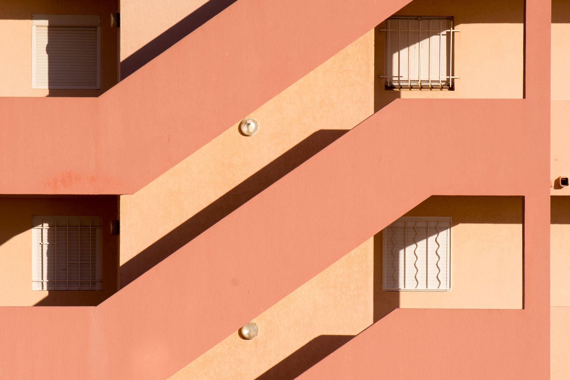Vivienda reparte 90 millones entre CCAA con zonas tensionadas