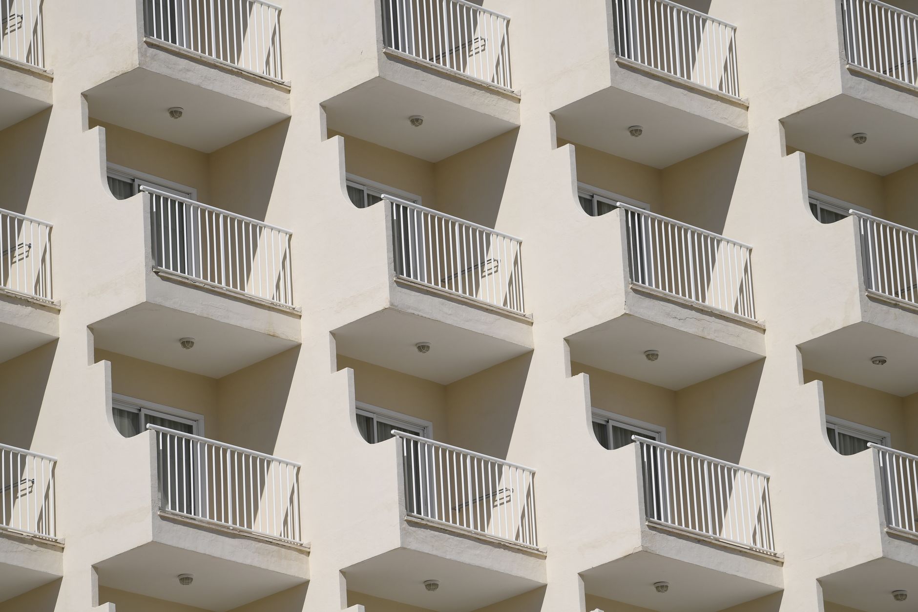 Murcia exige aval vecinal para nuevos pisos turísticos