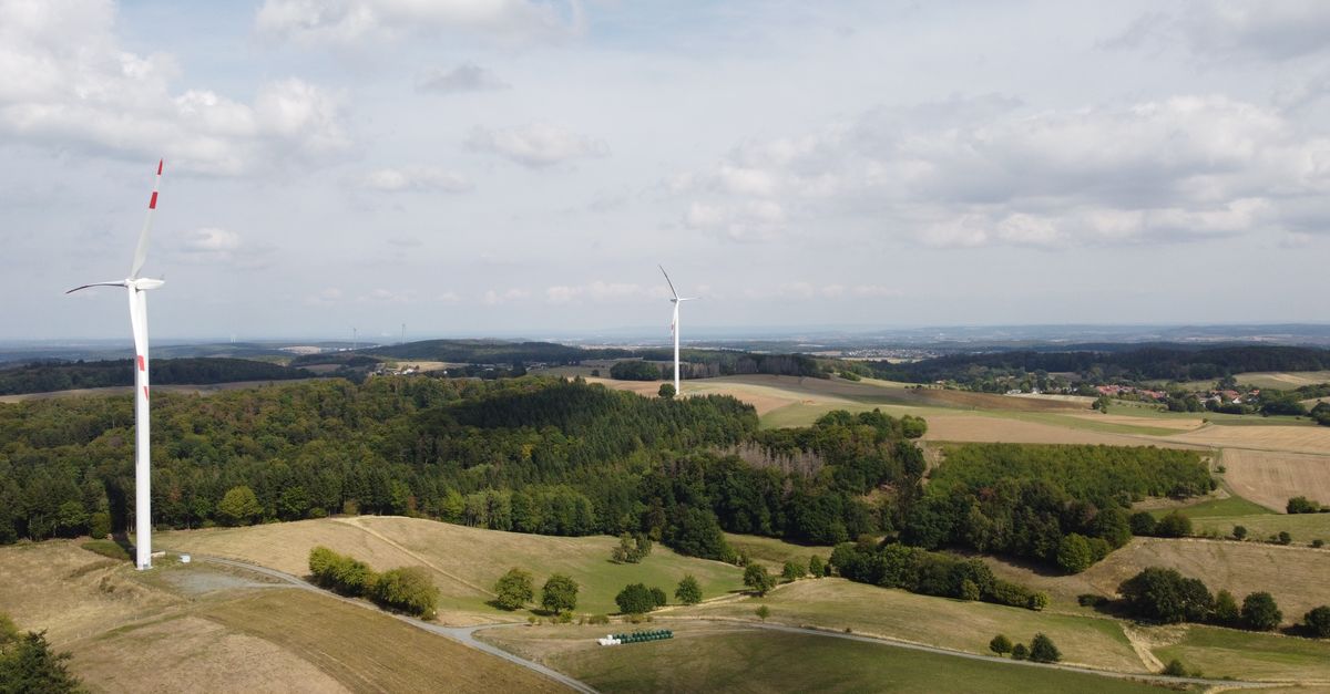 Windkraftanlagen & Immobilienpreise: Was Eigentümer wissen müssen