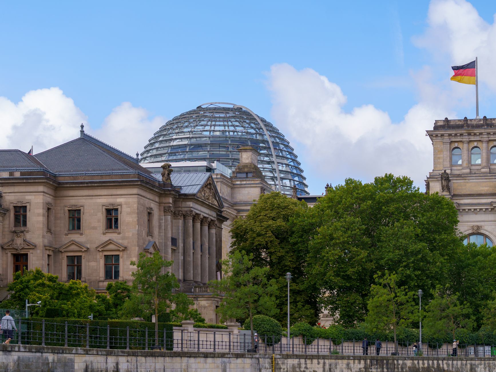 Bauetat 2027: Hubertz verteidigt Kürzung im Bundestag