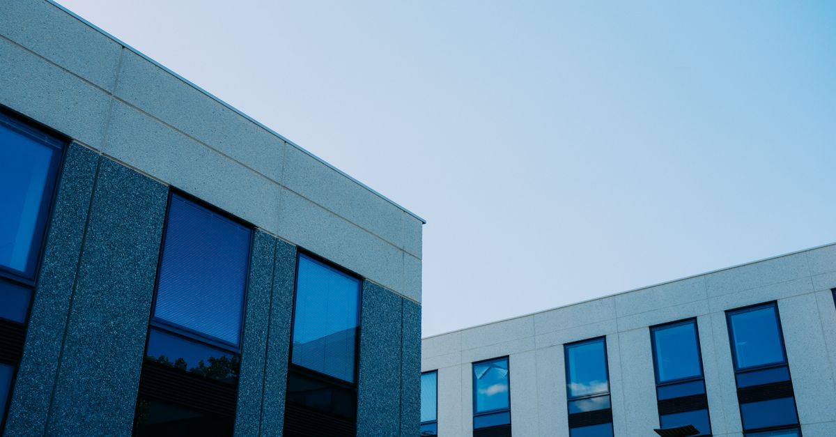 Immobilien GmbH vs. Privatvermögen: Was lohnt sich 2026?